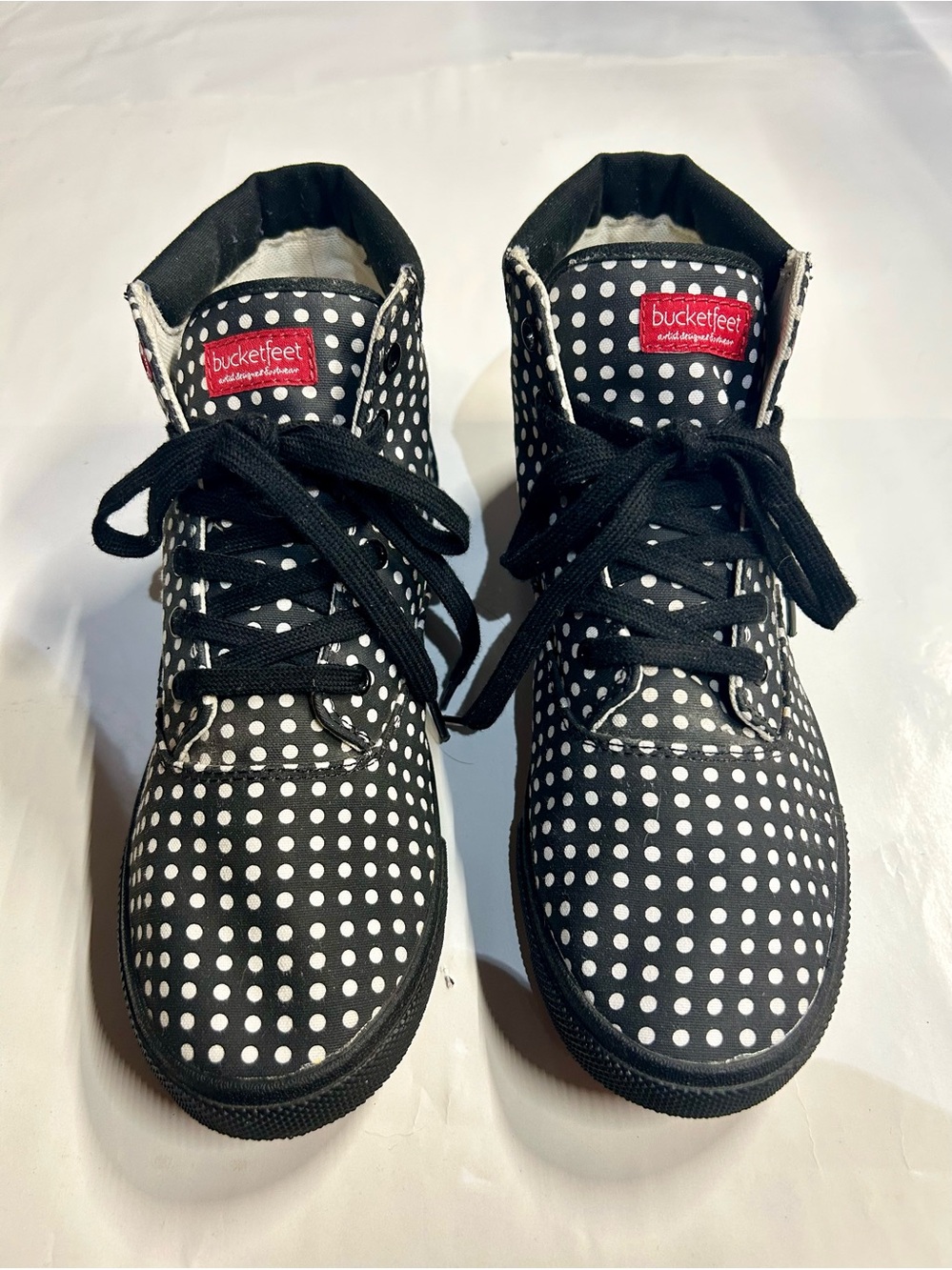 Bucketfeet
Black & White Polka Dot High Top Canvas Sneakers Women's Size 9